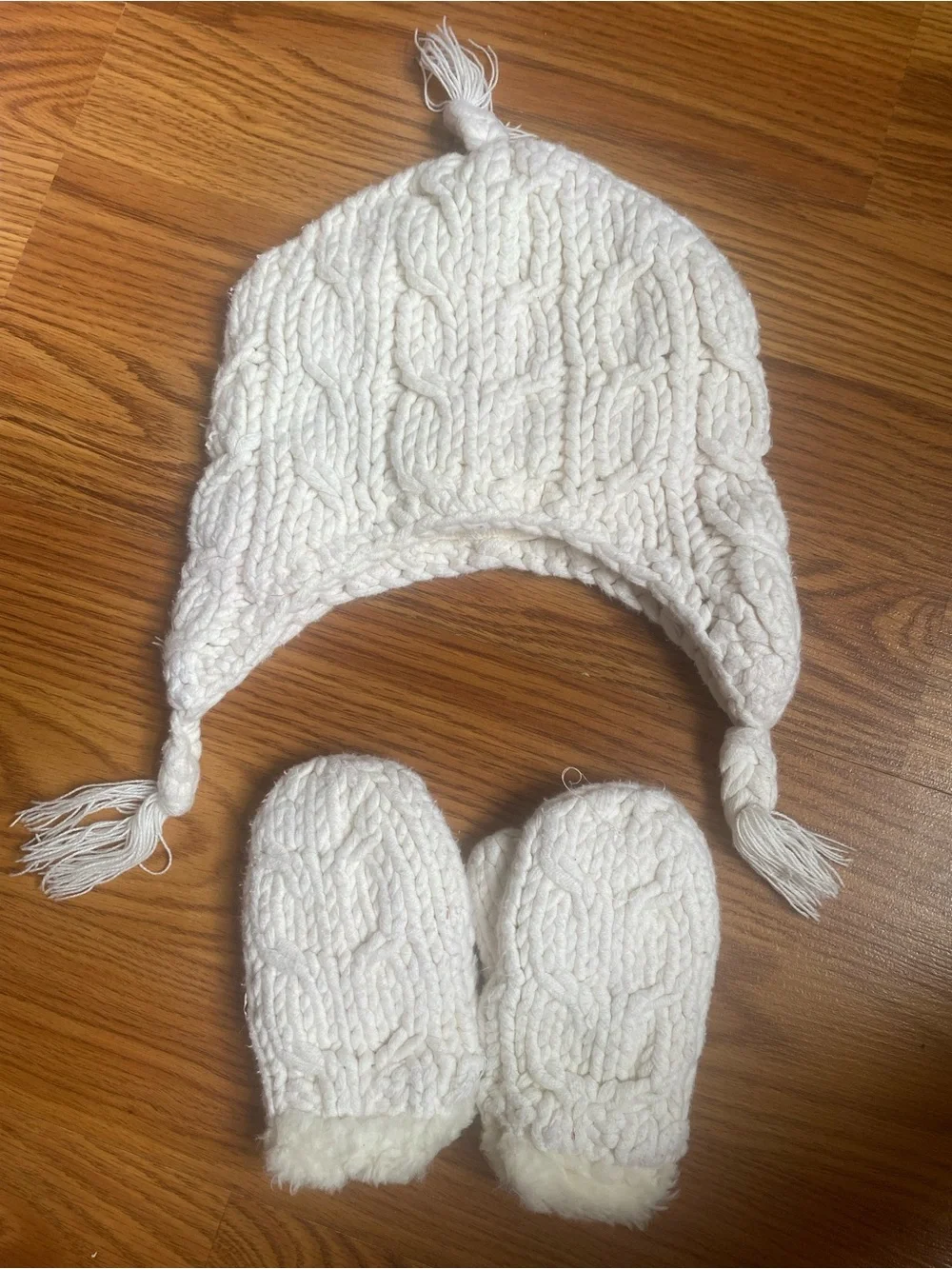 Y2K GAP Cream Cable Knit Earflap Hat with Tassels and Matching Mittens